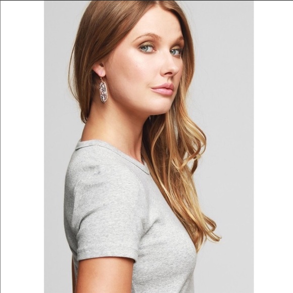 Rose and gold earrings - Picture 3 of 3